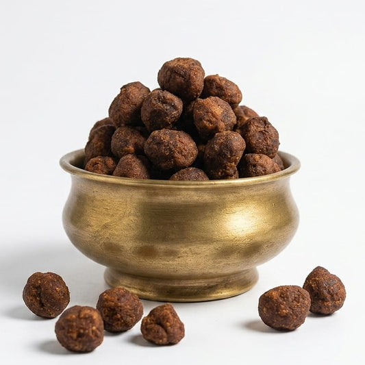 Kaupunnyam Vella Cheedai snacks in 200g package, showing crispy, golden Indian rice and lentil snacks on a white background.